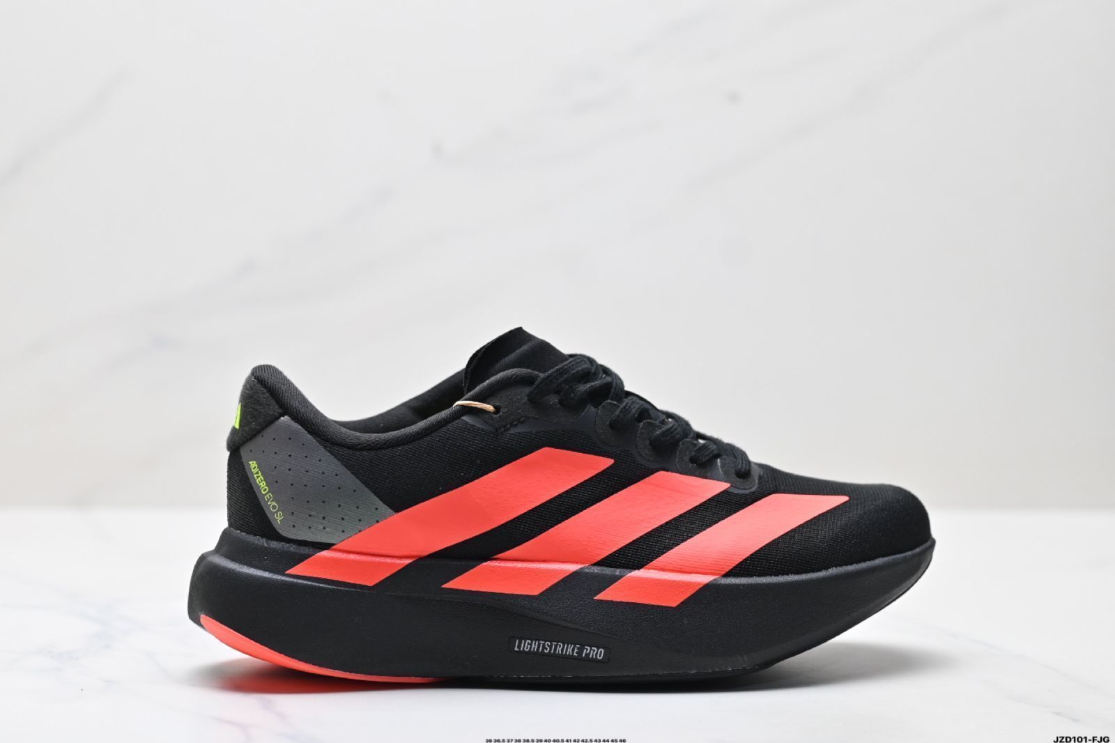 【今日特価】アディダス Adidas Adizero Evo SL 快適でユニバーサルな滑り止めで耐磨耗性のあるロートップのレジャーランニングシューズ。