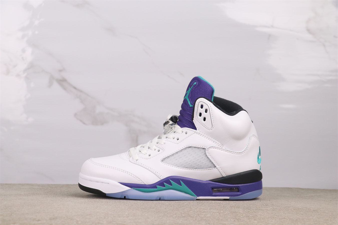 【今日特価】Air Jordan / エア ジョーダン AJ5 ホワイトグレープ HQ7978-100