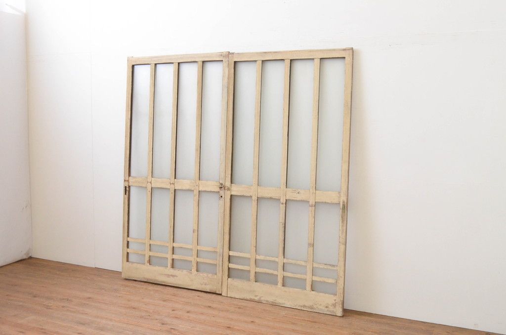 ▼現状販売▼ 玄関引き戸2枚セット ヴィンテージ建具 レトロ 4～7営業日前後で発送(※修理加工希望の方3ヶ月程で発送) R-067195