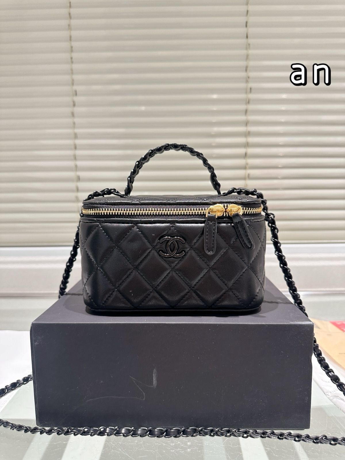 【今日特価】Chanel Lipstick Case & Makeup Box - シャネル リップスティック ケース ＆ メイクボックス