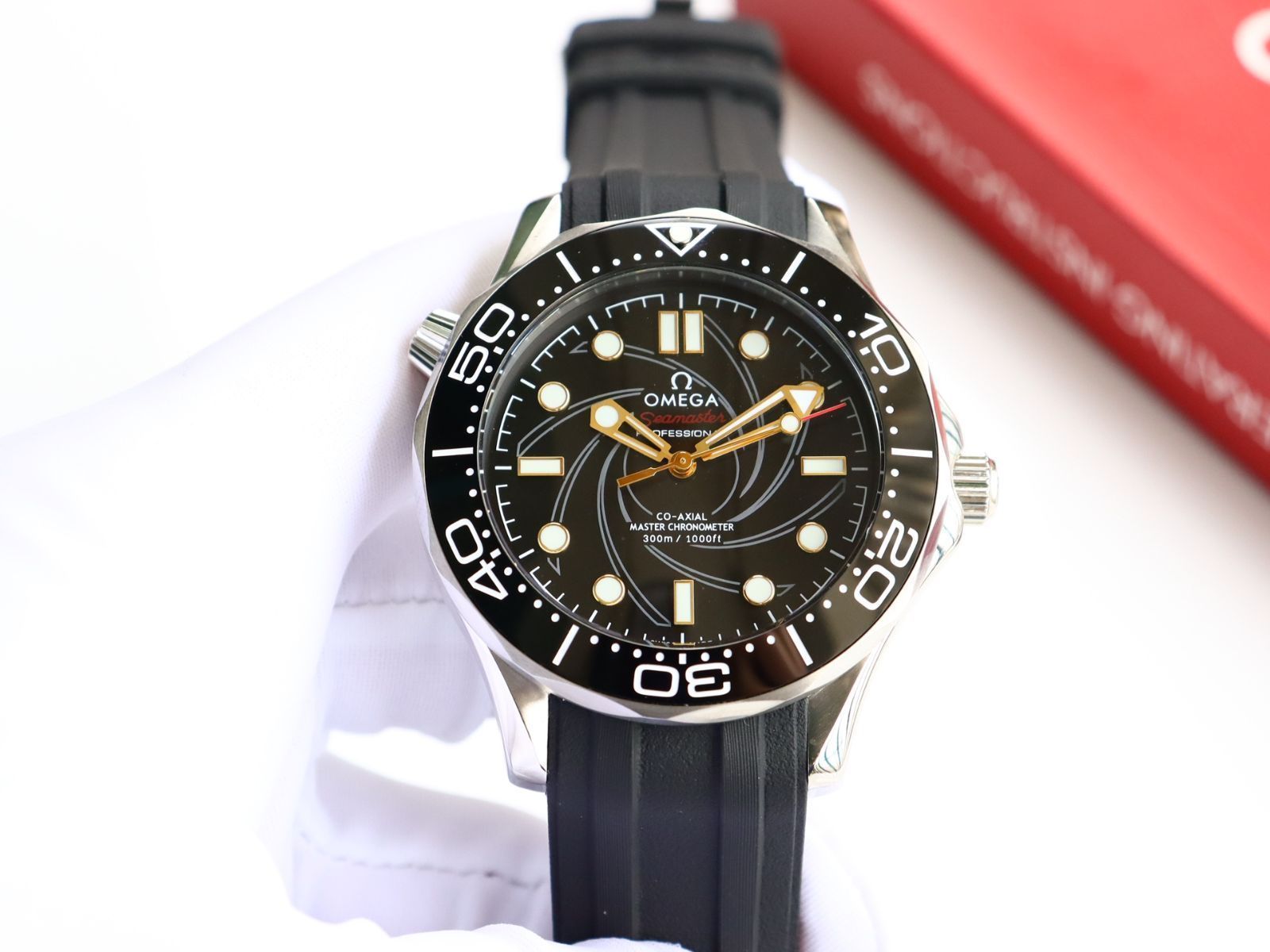 [OMEGA] シーマスター 300m ダイバーズウォッチ - 専用ケース・カード・袋付き｜本日限定特価｜新品未使用