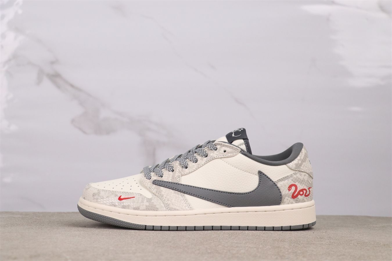 【今日特価】エアジョーダン 1 代 ロートップ XS3086-009 巳年限定 グレー