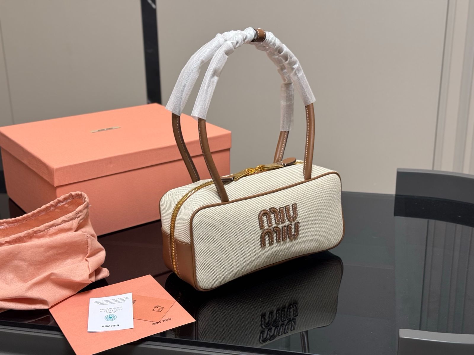 【今日特価】miumiu ボウリングバッグ / オフィスバッグ（28×13cm）