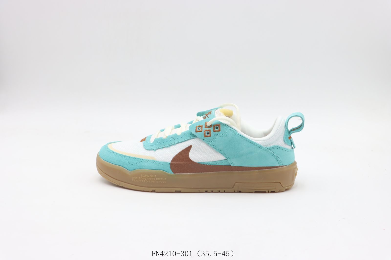 【今日特価】ナイキ（Nike）のスケートシューズ ホワイトブルーブラウン FN4210-301