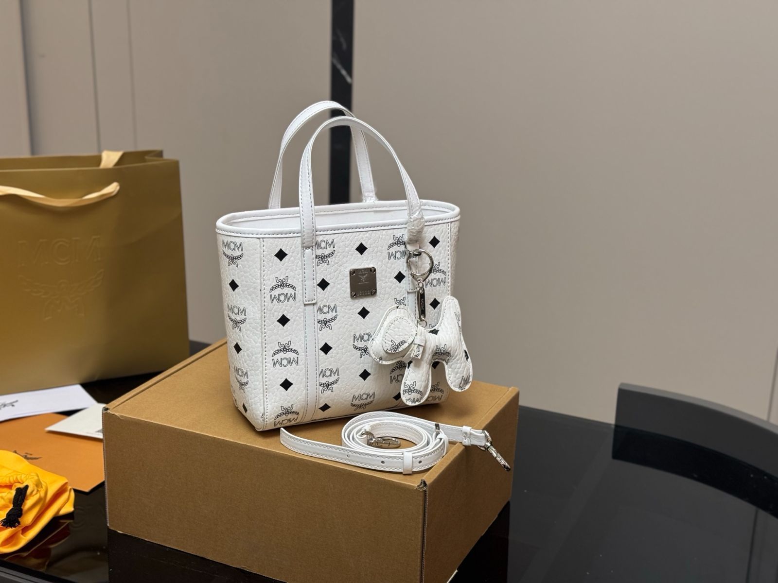 【今日特価】MCM New Market Tote Bag メシューエム ニュー マーケットトート（菜籃子）