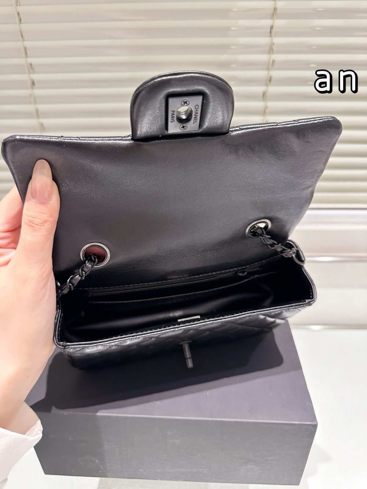 今日特価】Chanel Square Fat シャネル スクエアファット クロスボディ