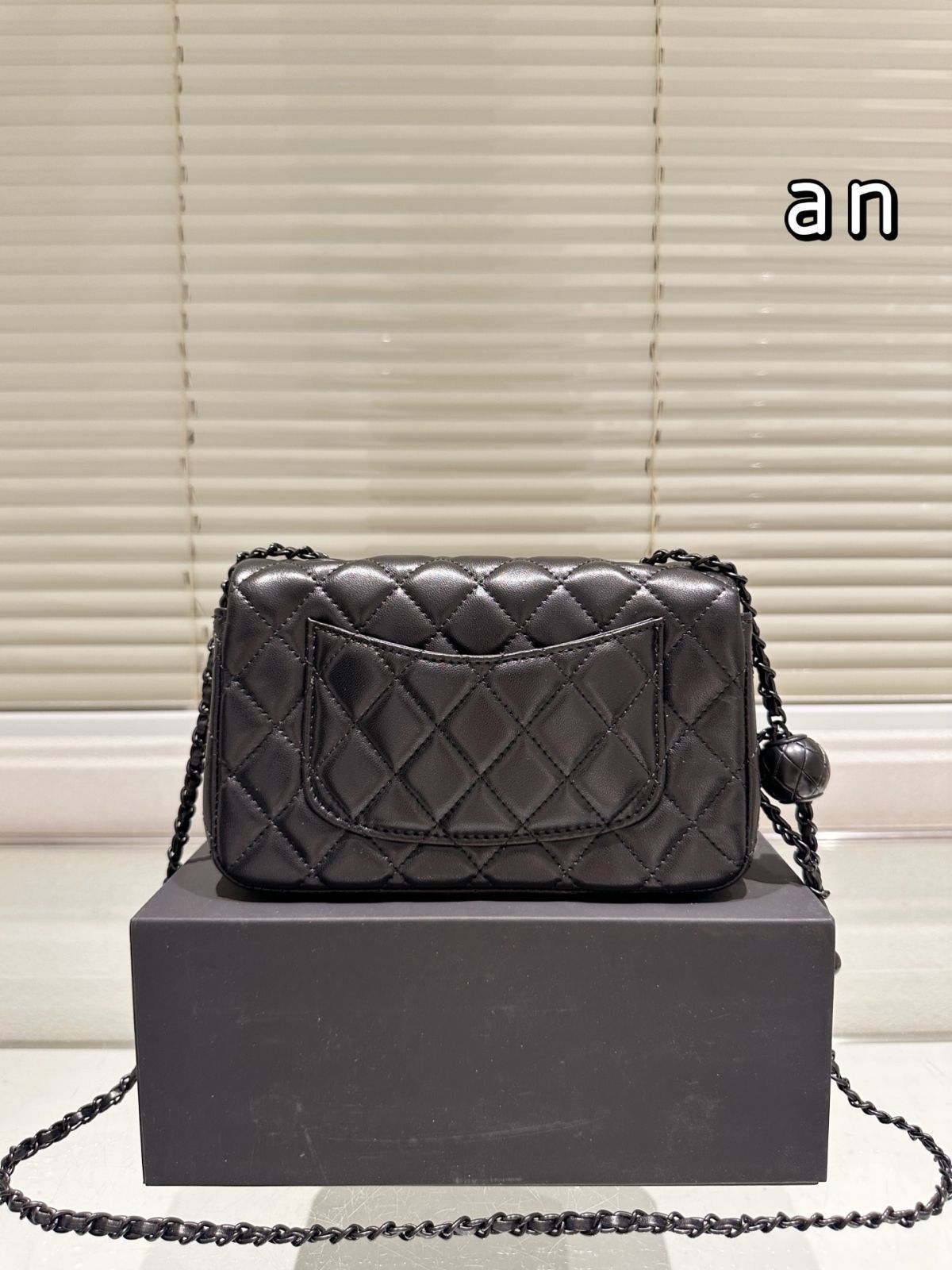 今日特価】Chanel Square Fat シャネル スクエアファット クロスボディ