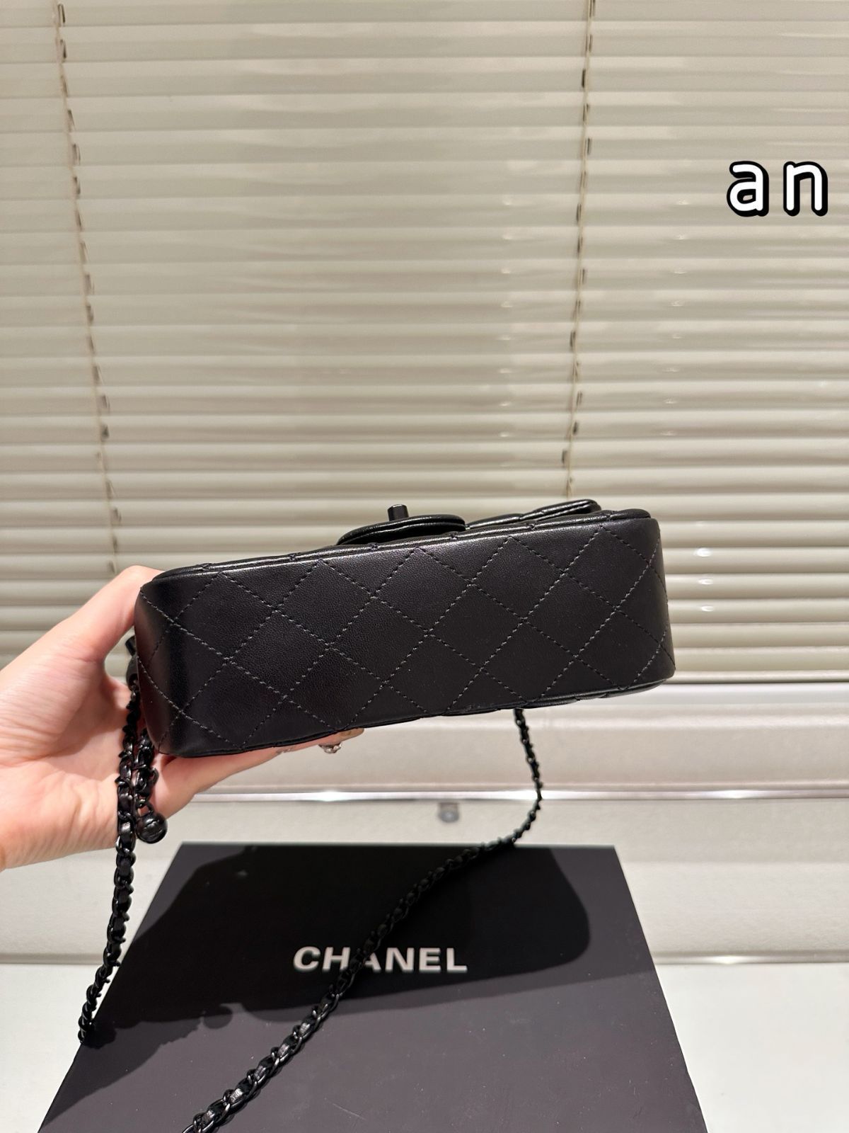 今日特価】Chanel Square Fat シャネル スクエアファット クロスボディ