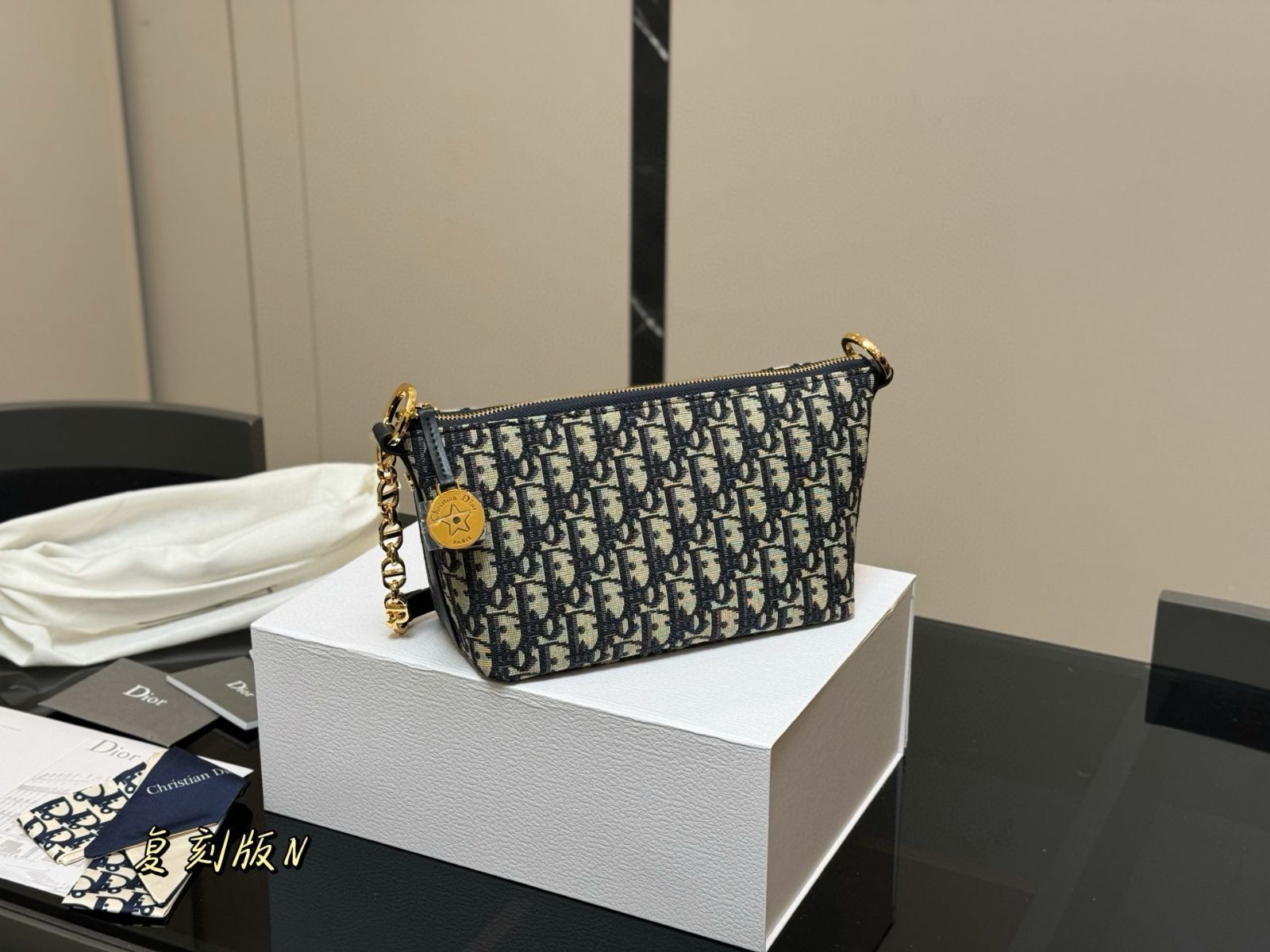 【今日特価】DIOR ランチボックスバッグ 22×14cm