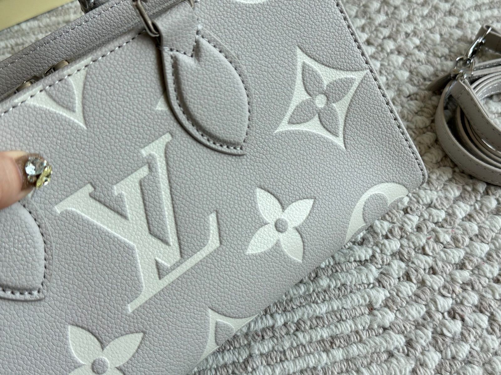 今日特価】Luxury Foldable Gift Box Edition Lv Onthego Original