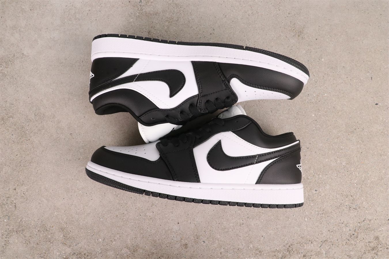 今日特価】Jordan エアジョーダン aj1 エアジョーダン 1 ロー WMNS 