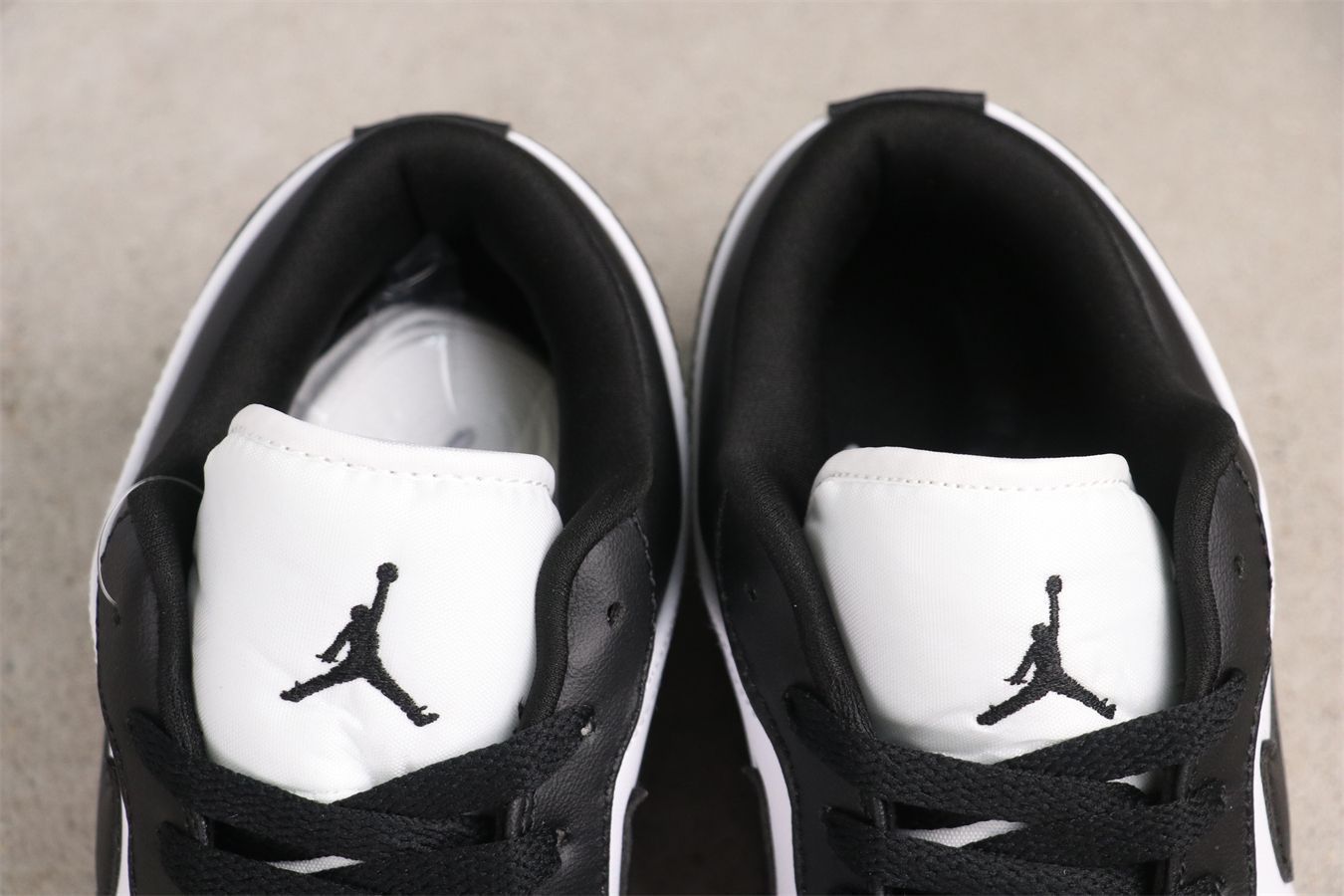 今日特価】Jordan エアジョーダン aj1 エアジョーダン 1 ロー WMNS 