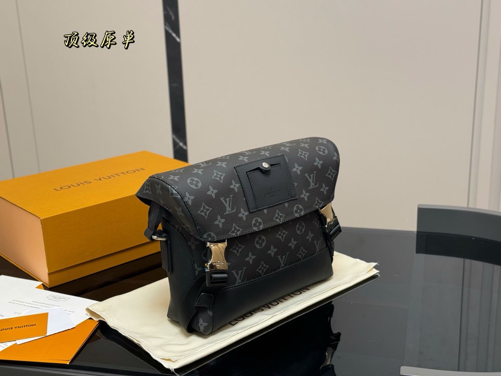 【今日特価】Louis Vuitton Men's Voyager Messenger Bag・ルイ・ヴィトン メンズ ヴォイアージャー メッセンジャーバッグ-WTO輸入3