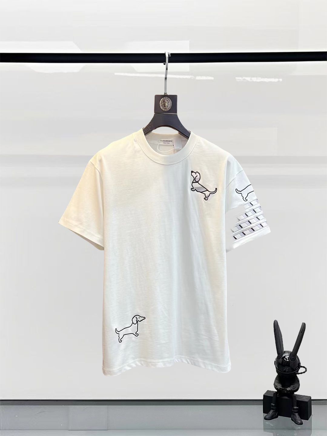 【今日特価】THOM BROWNE TB 25SS 刺繍ロゴ シャツ