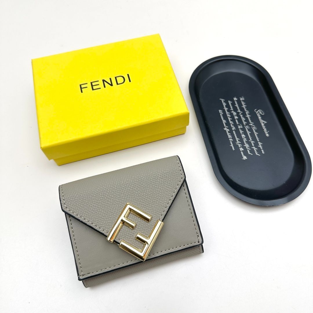 【今日特価】Fendi 8352 ミニウォレット, ブラック/ダークブラウン/エレファントグレー/ブラウン, 高級レザー使用, コンパクトで実用的なデザイン！[本日特価|新品未使用品]