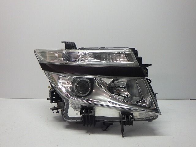 エルグランド 右ヘッドライト HID キセノン E52 PNE52 前期 100-23009