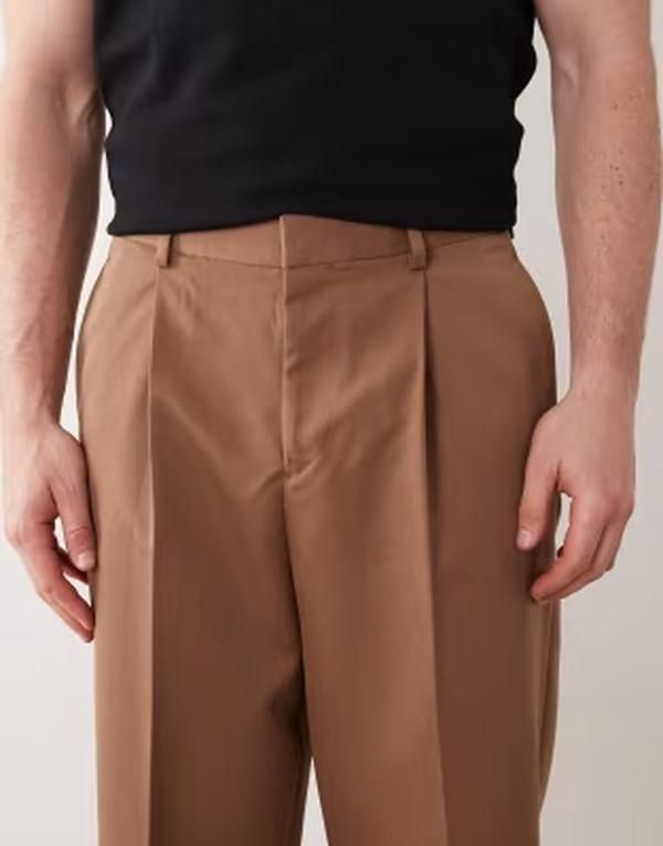 エイソス メンズ ボトムス カジュアルパンツ プリーツ ASOS DESIGN tailored pleated relaxed tapered pants in warm brown ブラウン