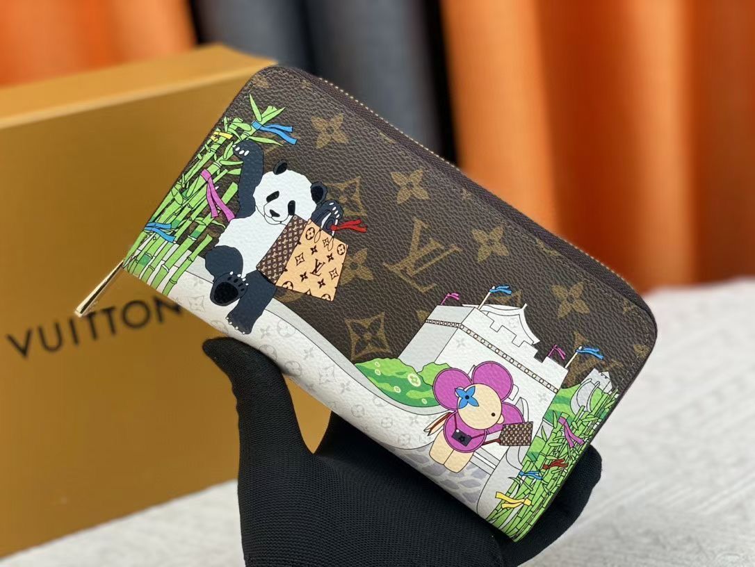 LVルイ・ヴィトン／限定ウォレット「ジビ・ウォーレット」、モノグラムキャンバスにルイ・ヴィトンのかわいいマスコット「ヴィヴィアン」のイラストをプリント[本日特価|新品未使用品]