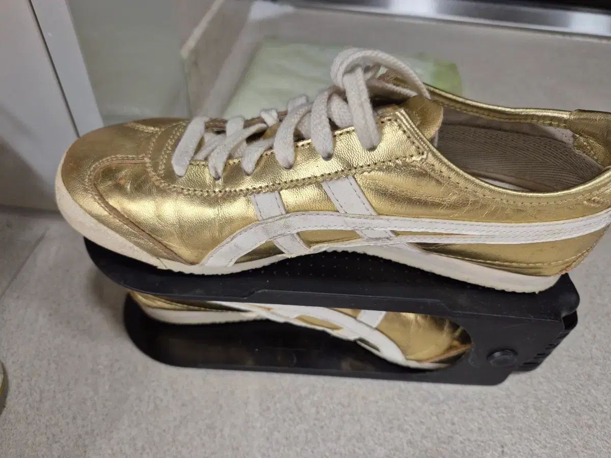 オニツカタイガー onitsuka tiger オニツカタイガー mexicō GOLD 白 230サイズ