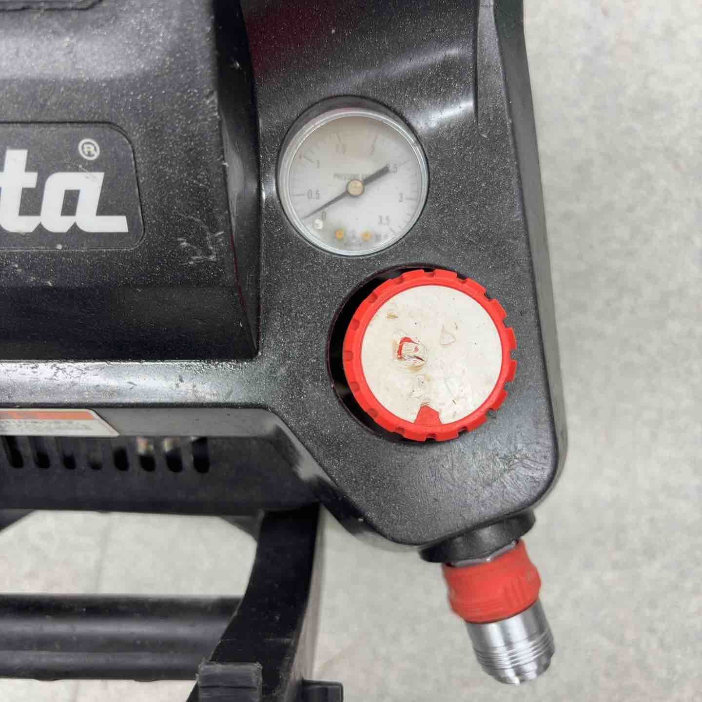 ☆マキタ(makita) エアコンプレッサー AC461XLKB【八潮店】 - メルカリ