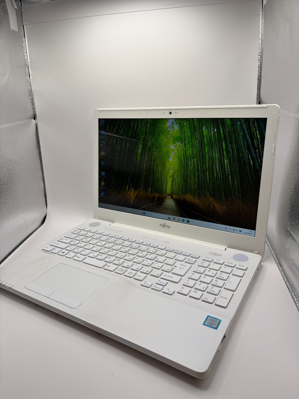 FUJITSU/ノートパソコン/FMVA51C3W/Windows11 Home/Core(TM) i7-7700HQ CPU @ 2.80GHz/8GB/256GB/Webカメラ有/ブルーレイドライブ