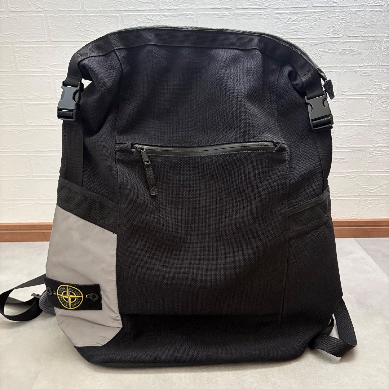 ストーンアイランド STONE ISLAND リュック バックパック 黒 ワッペン 