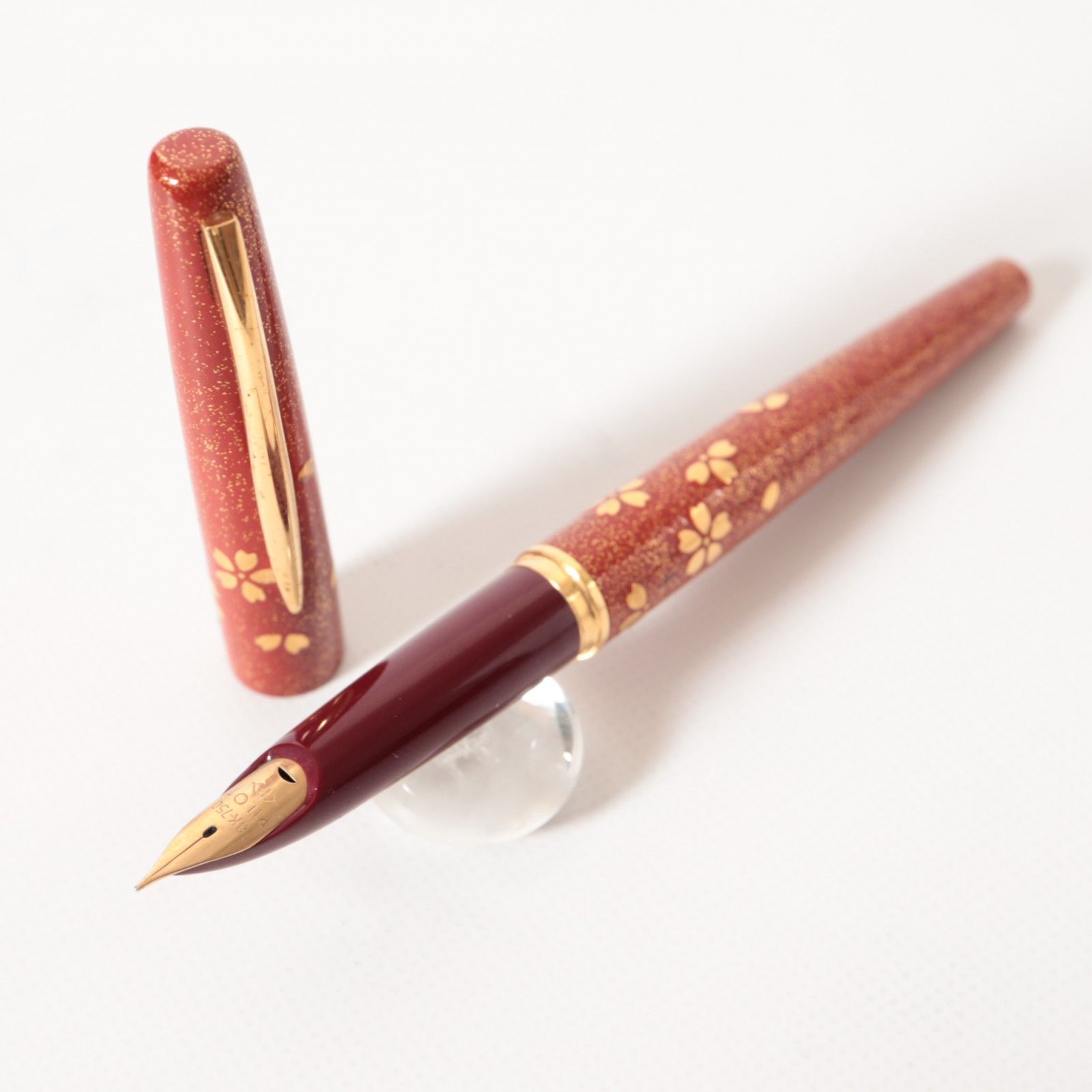PILOT パイロット 蒔絵 桜吹雪 朱 万年筆 18K 750 F細字 ゴールドトリム 筆記確認済 コンバーター付属 中古品