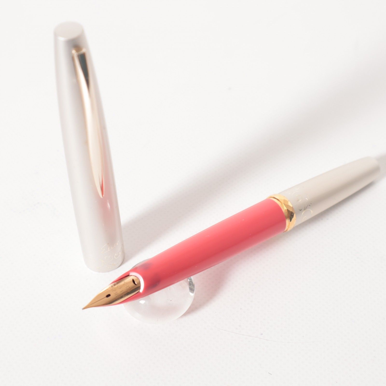 新品 廃盤 パイロット ELITE エリート 万年筆 18k 細字 F ピンク パイロット エリート 万年筆 18K F細字 ピンク×シルバー 筆記確認済