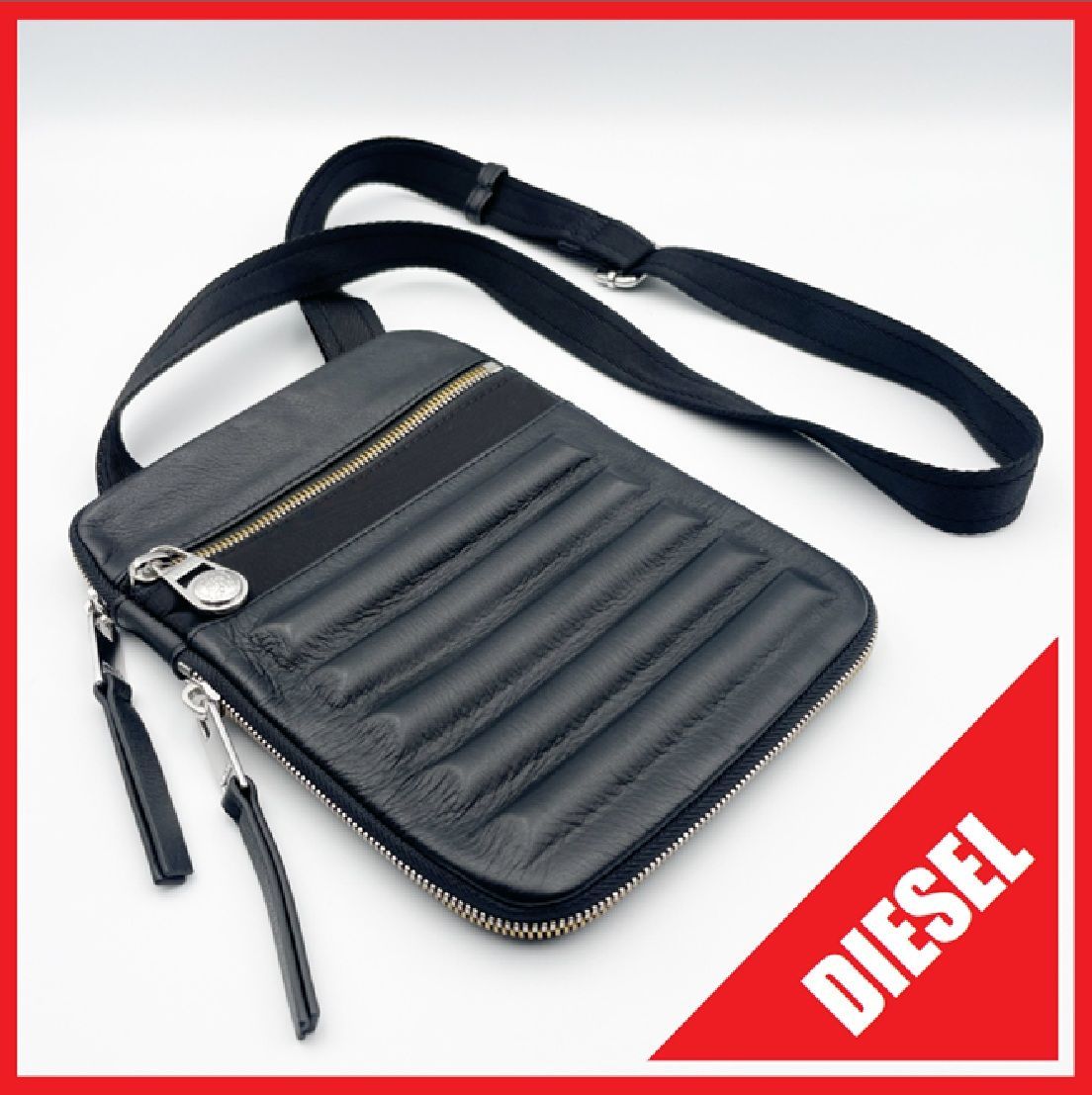 DIESEL（ディーゼル）ショルダーバッグ メンズ 斜めがけ サコッシュ クロスボディバッグ レザー 本革 リブ加工 ブラック 黒 薄型 フラット ミニショルダー ジップ ポーチ ロック モード かばん 鞄 美品【送料無料】