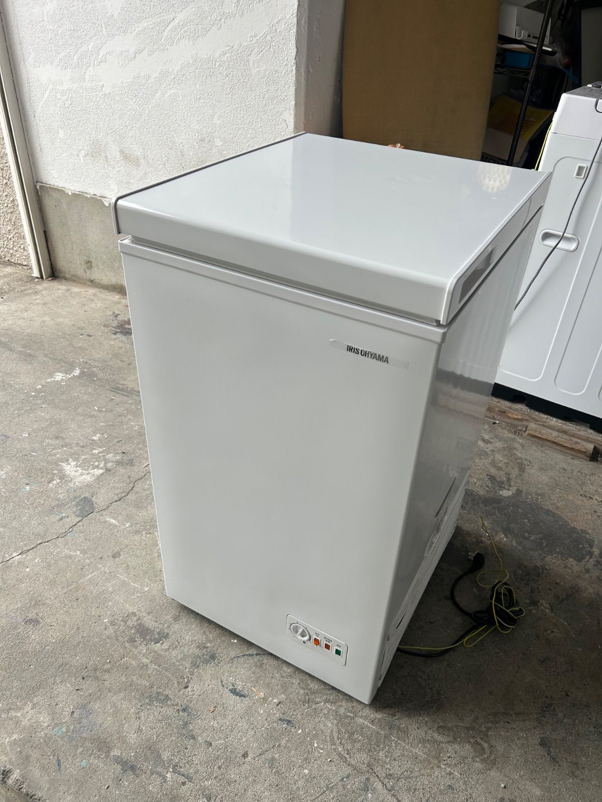 【家庭用】アイリスオーヤマ　冷凍庫　63L ホワイト