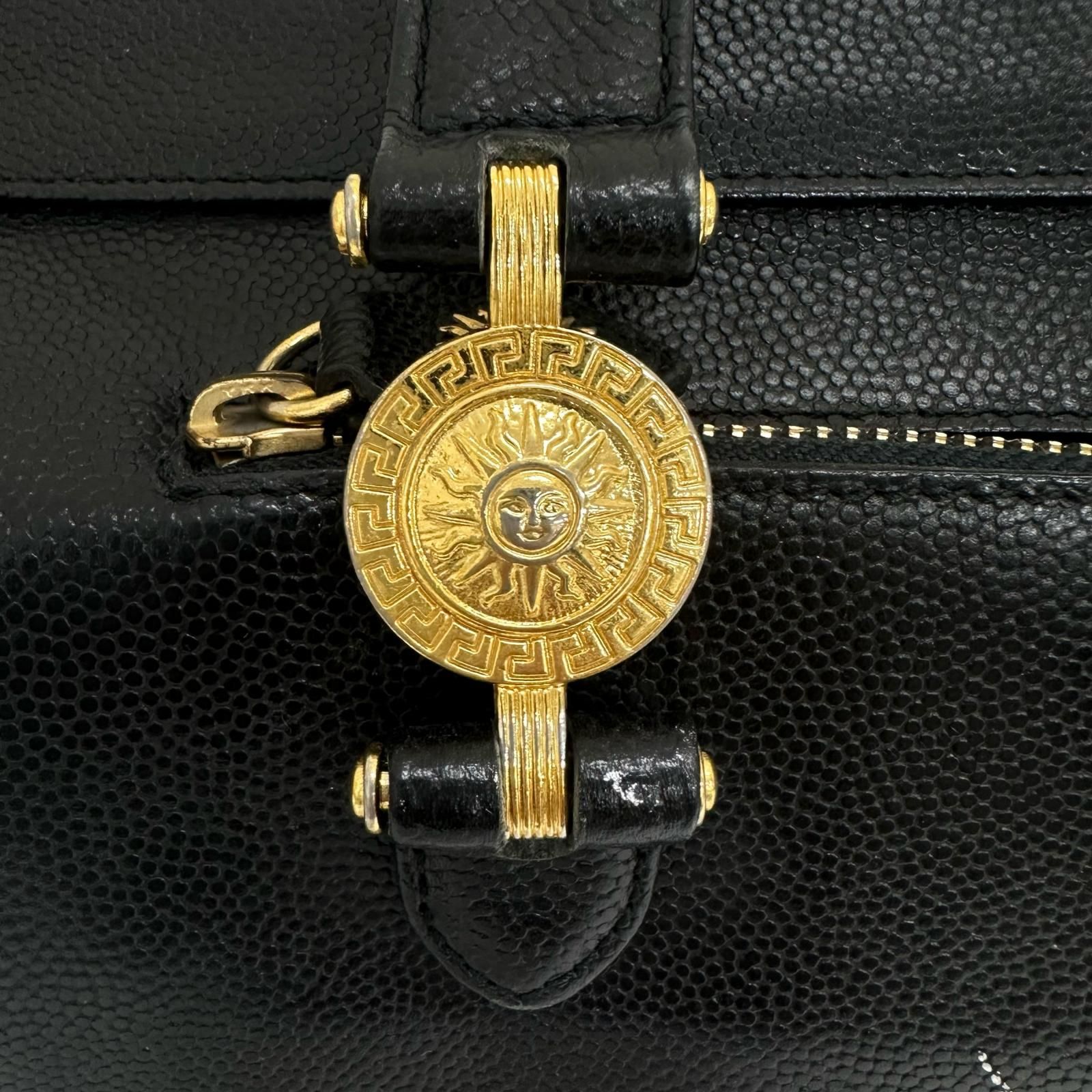 美品　VERSACE　サンバースト　レザー　黒 ゴールド　金具　ハンドバッグ 新着】Versace サンバースト レザー ブラック トートバッグ ゴールド