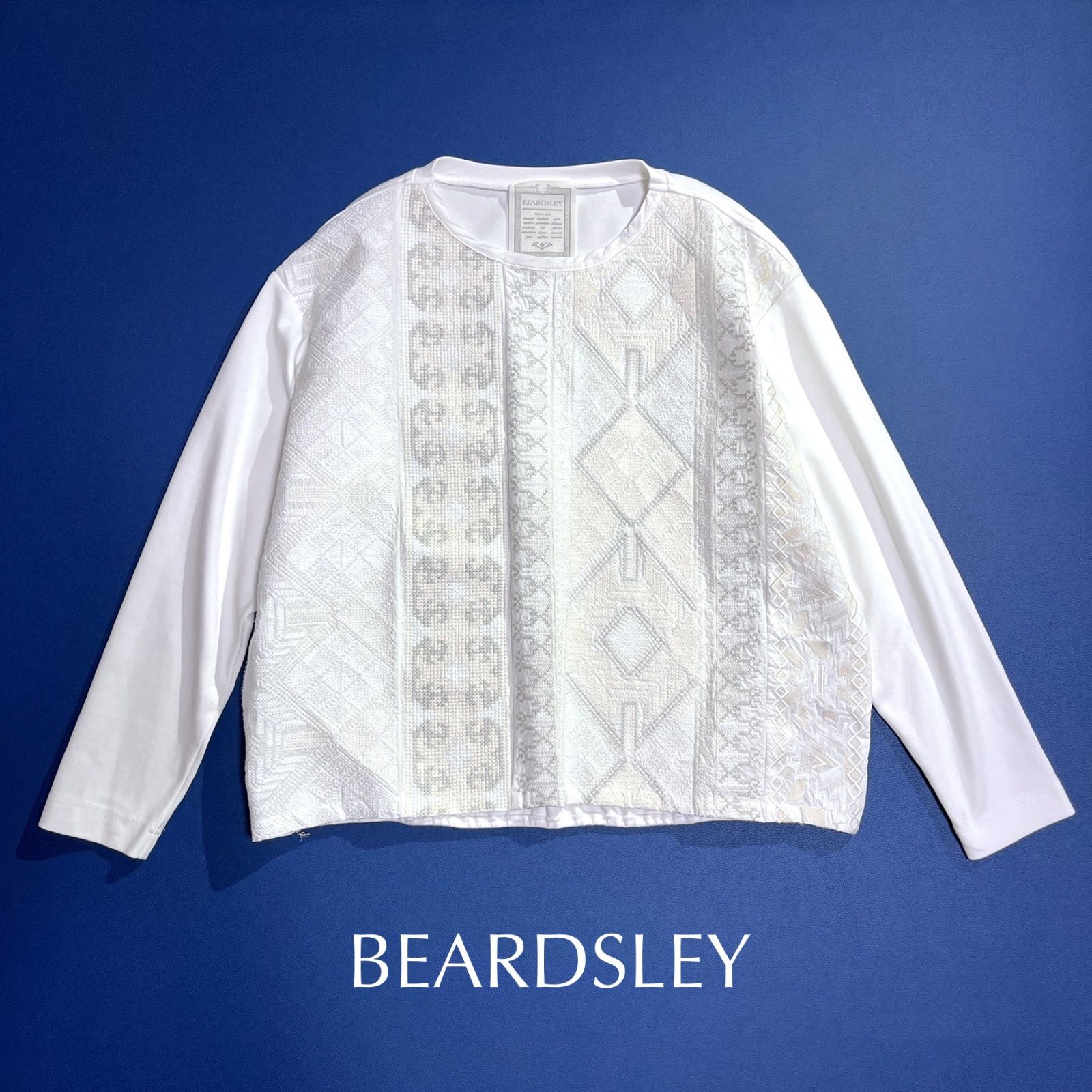 kT26 BEARDSLEY フロント刺繍プルオーバー シャツ カットソー ブラウス
