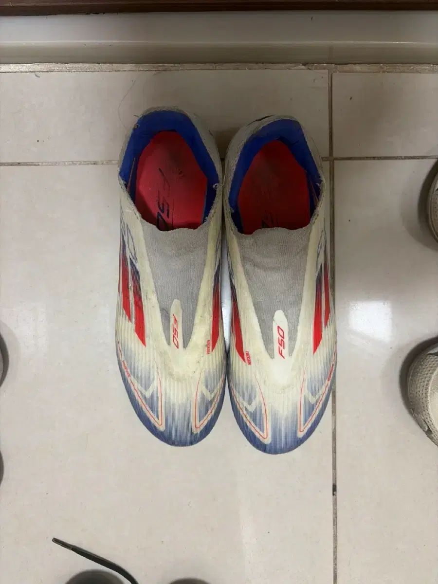 アディダス F50 サッカーシューズ