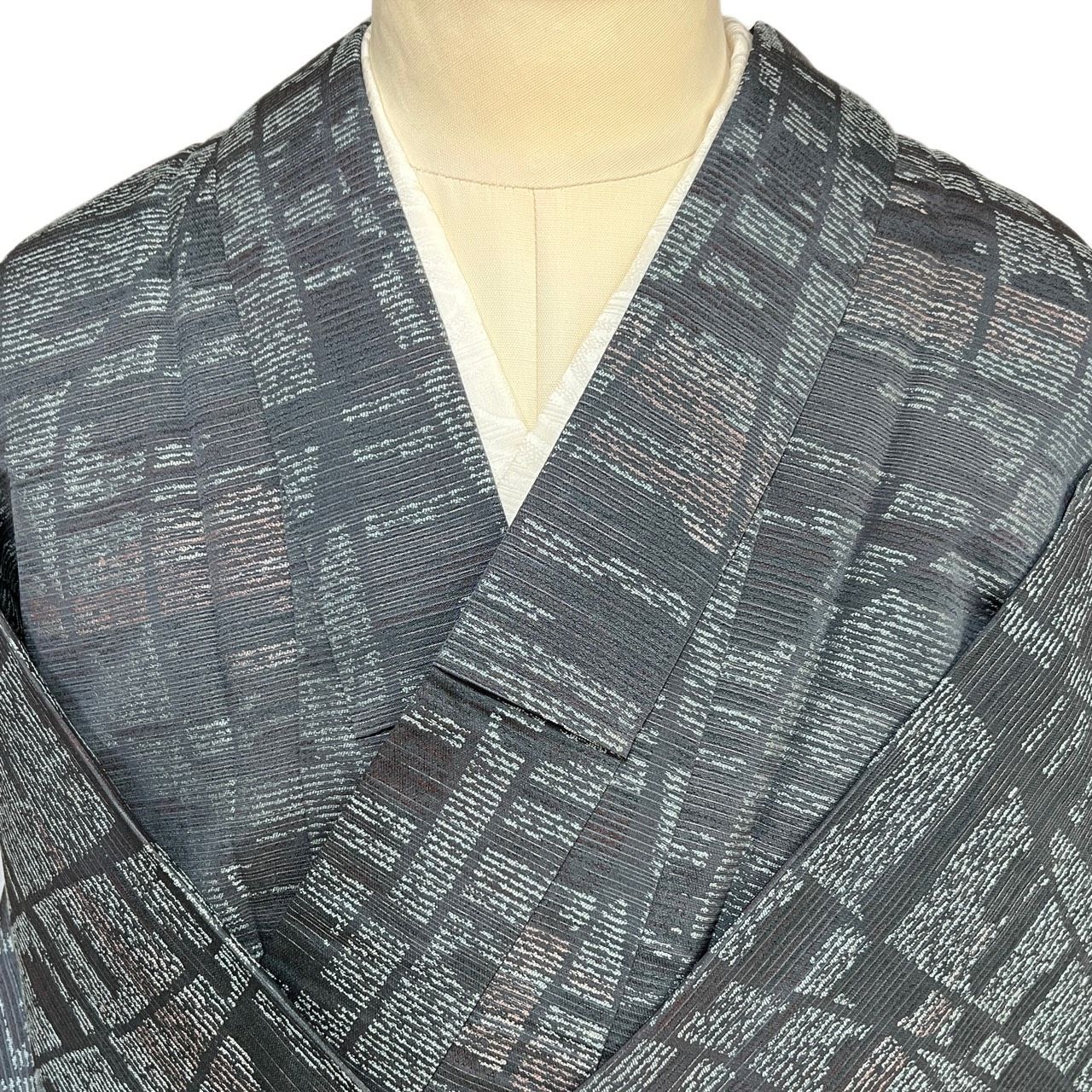 K230 美品 単衣 立沸 横段 小紋 正絹 和装 和服 着物 - メルカリ