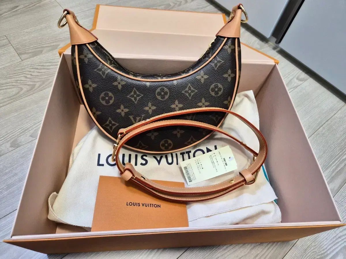 ルイヴィトン ループHOBO BAG 197,761円