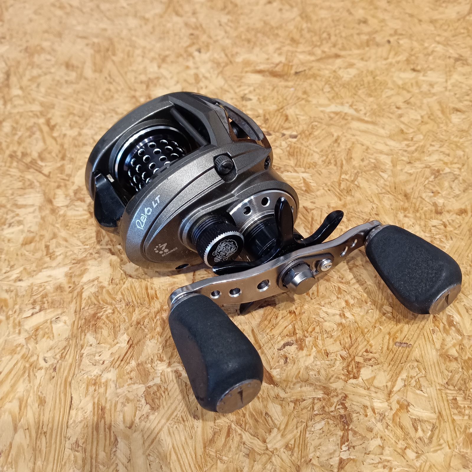 アブガルシア レボLT 右巻き ベイトリール Abu Garcia REVO LT - メルカリ