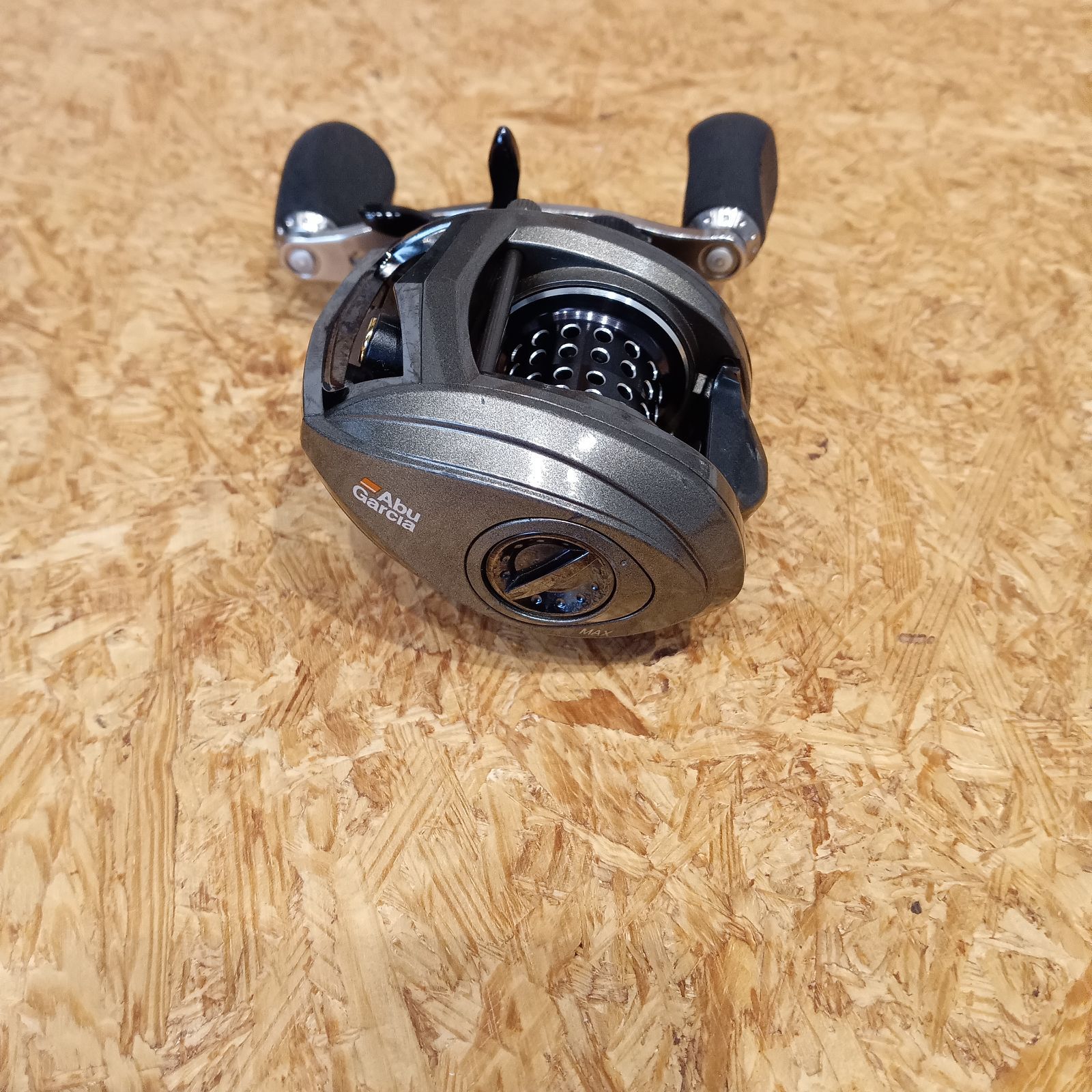 アブガルシア レボLT 右巻き ベイトリール Abu Garcia REVO LT - メルカリ