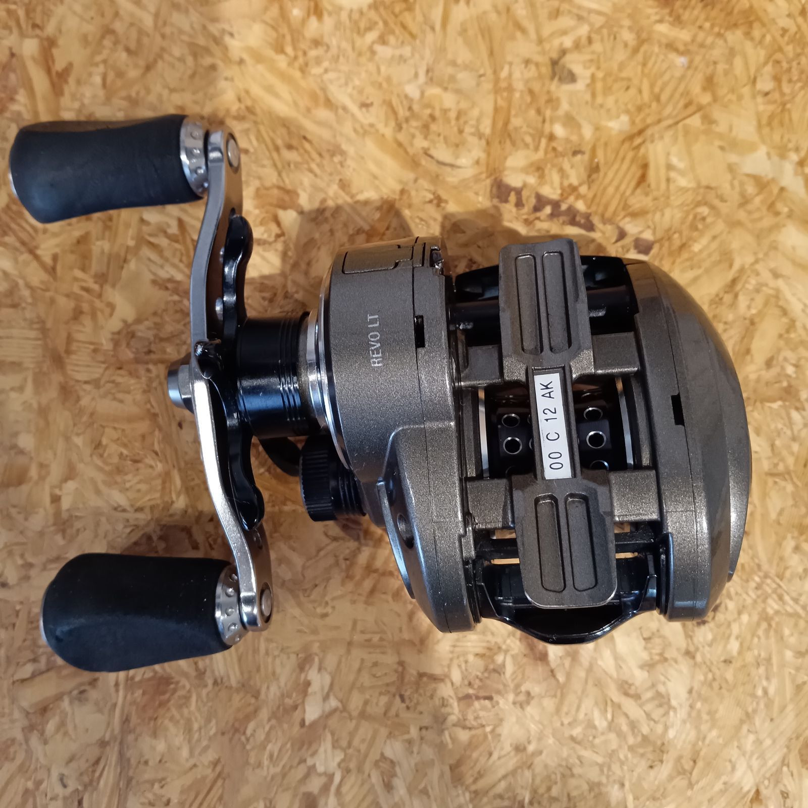 美品 大人気‼︎ AbuGarciaレボ LT REVO LT右 アブガルシア アブガルシア レボLT 右巻き ベイトリール Abu Garcia REVO LT - メルカリ