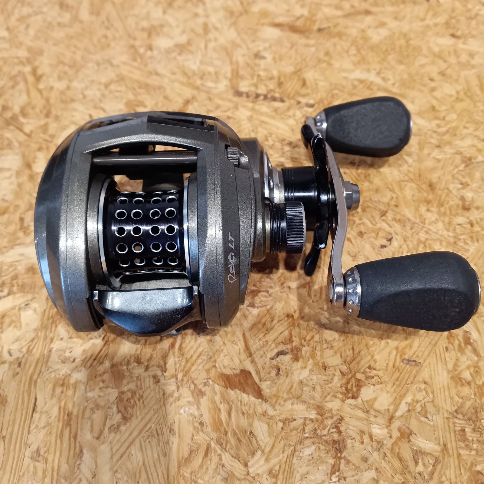 アブガルシア レボLT 右巻き ベイトリール Abu Garcia REVO LT - メルカリ