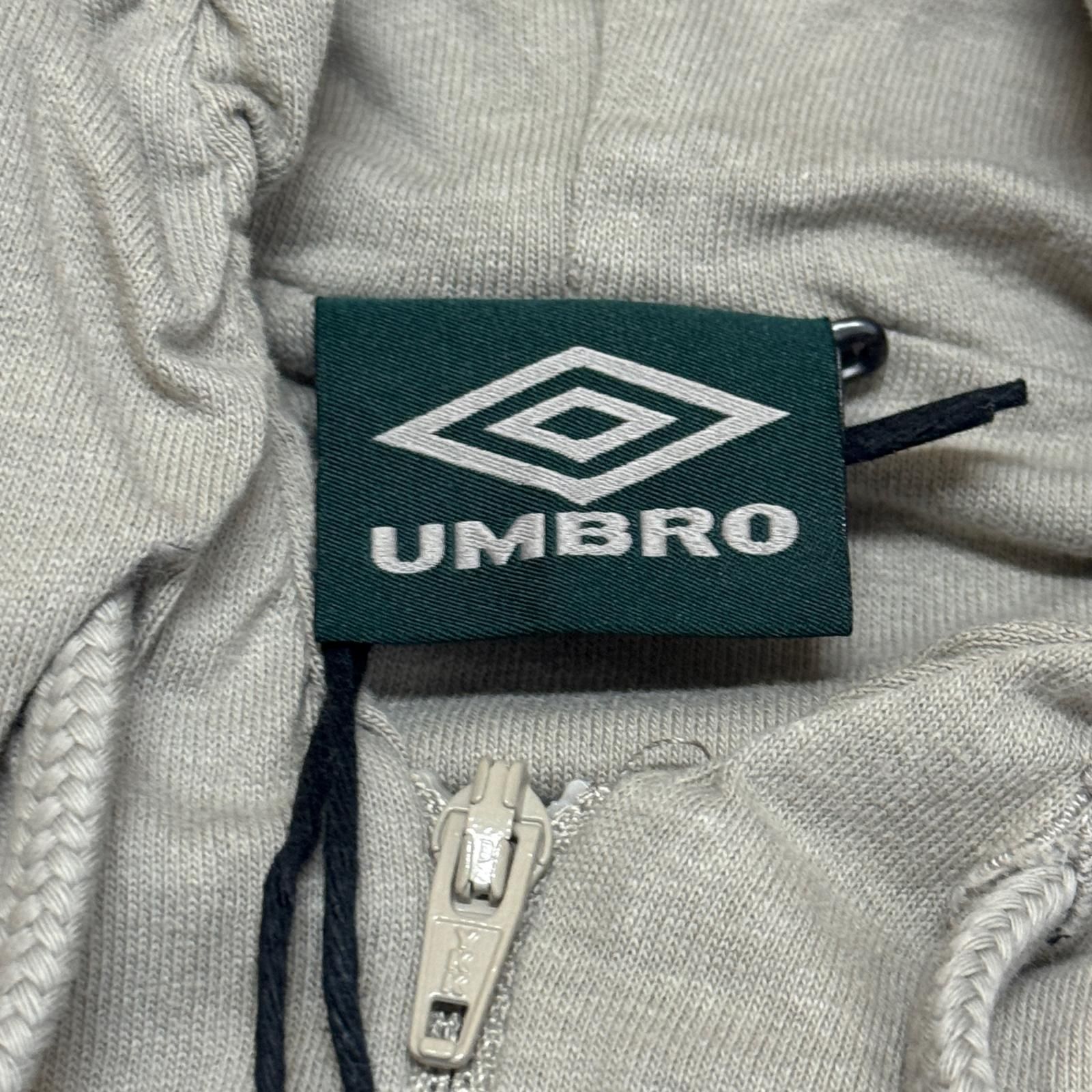 未使用 UMBRO  × Slam Jam 25SS Crest Jersey Hoodie クレストジャージフーディー スウェットパーカー  コラボ アンブロ  × スラムジャム UBMW0245JY61 トープ M （16888M） 未使用 UMBRO × Slam Jam 25SS Crest Jersey Hoodie クレストジャージ
