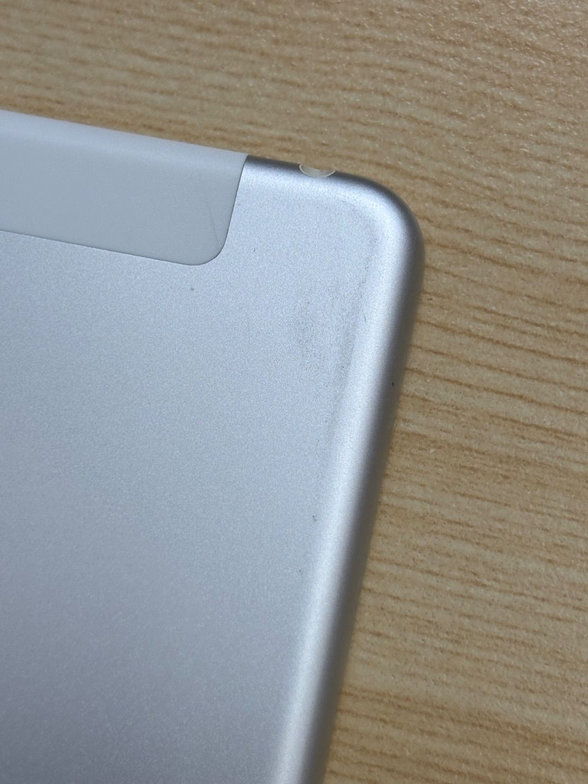 C【中古・通電確認済み】iPad Air 2 Wi-Fi+Cellular 16GB (モデル 