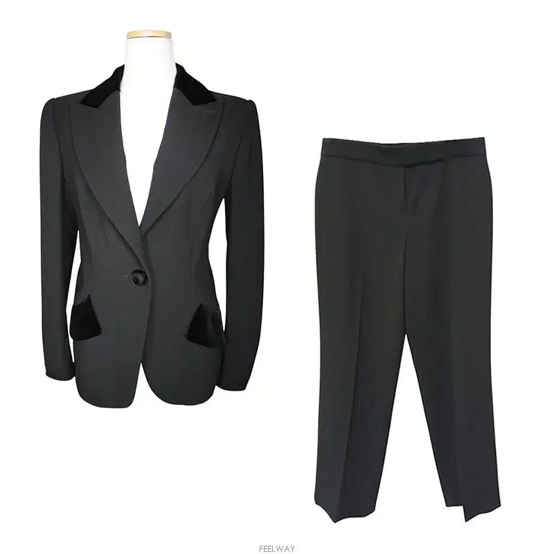 ESCADA ブラック ツアーベルベット セットアップ 66