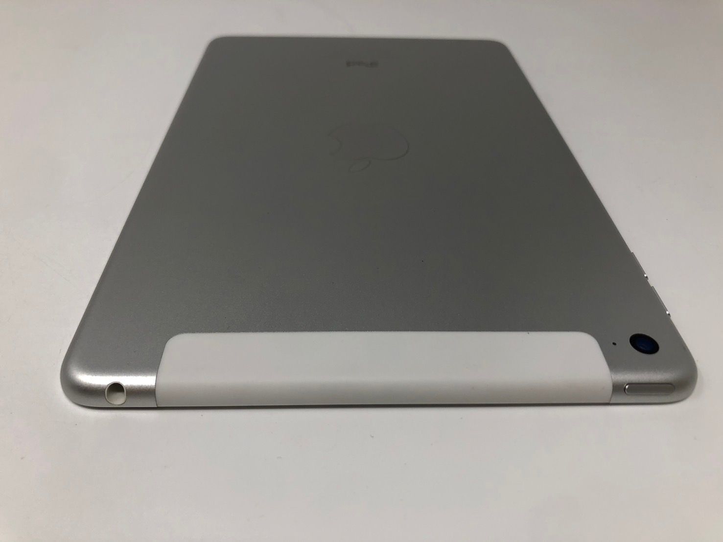 iPad mini 4 128GB docomo 中古本体のみ - メルカリ