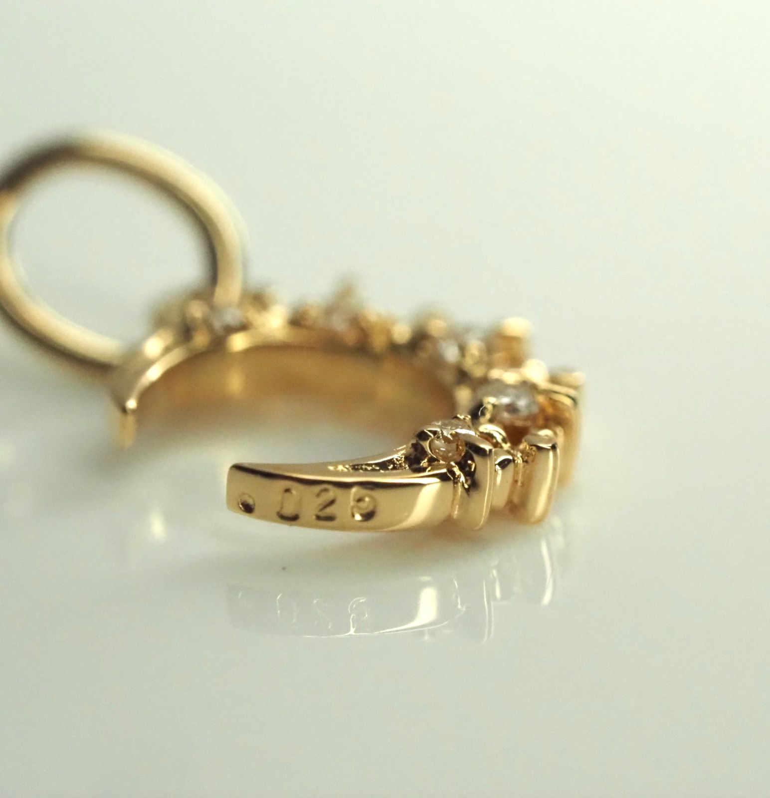 可愛い月モチーフ✨0.2ct K18YG 天然ダイヤモンドペンダントトップ 