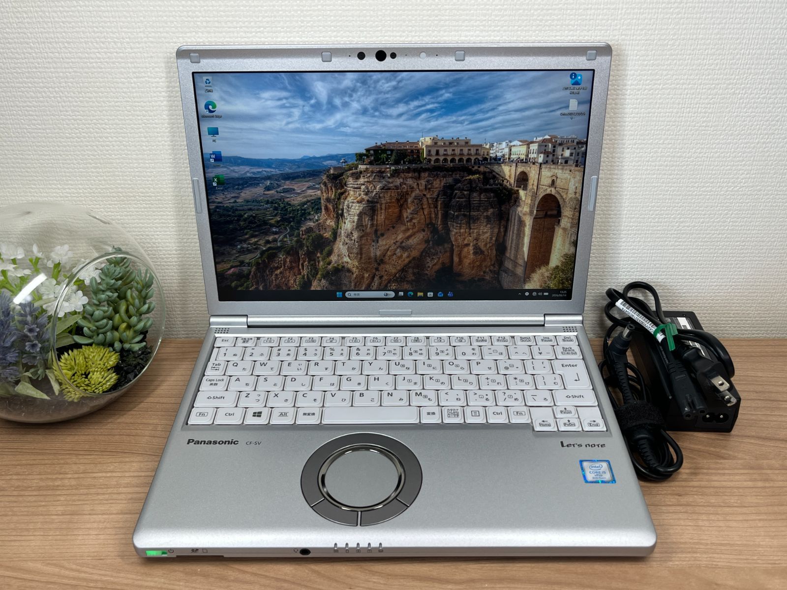 極美品＞ 03267 軽量 Panasonic レッツノート CF-SV8 8GB/SSD256 i5