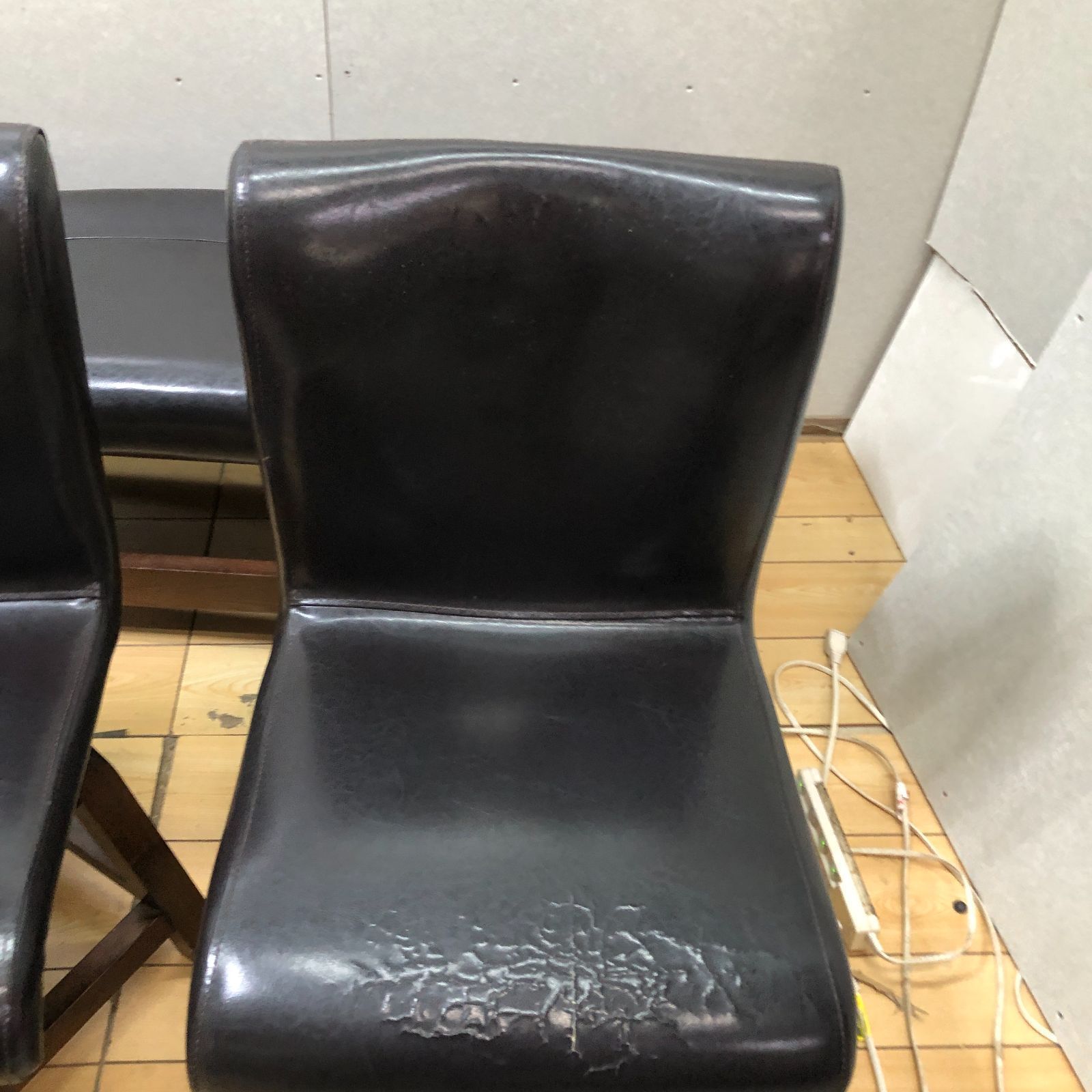ダイニングセット 木製テーブル 回転椅子2脚 ベンチセット ナチュラルブラウン 食卓 4人用 家族用 ベトナム製 250901-6 ダイニングセット 木製テーブル 回転椅子2脚 ベンチセット ナチュラルブラウン 食卓 4人用 家族用 ベトナム製 250901-6