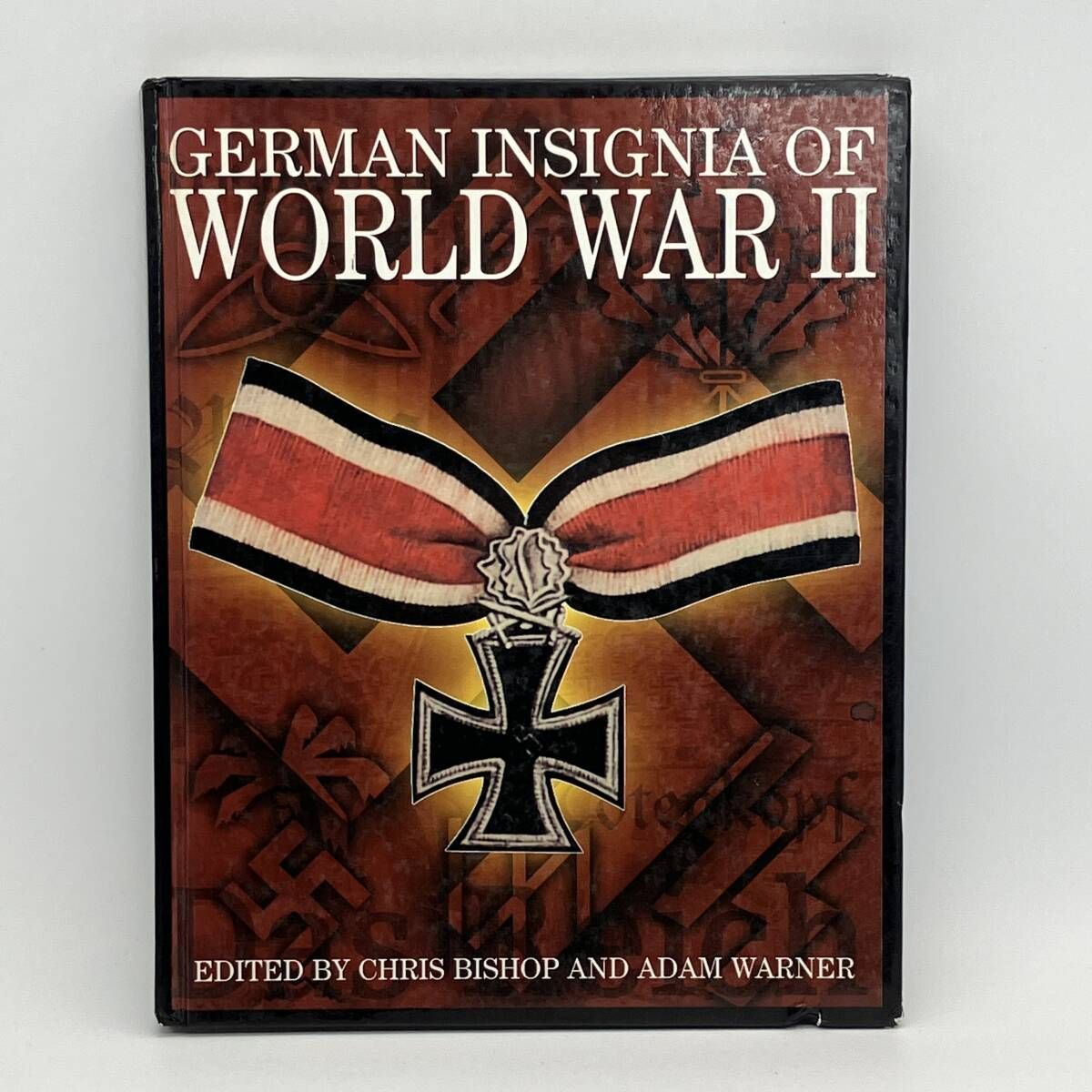 洋書 ナチス・ドイツ軍 制服・軍服・徽章 写真集 ★ German Insignia of WWII 豪華本 ヒトラー 第三帝国 戦争 第二次世界大戦 ( POP_25D )