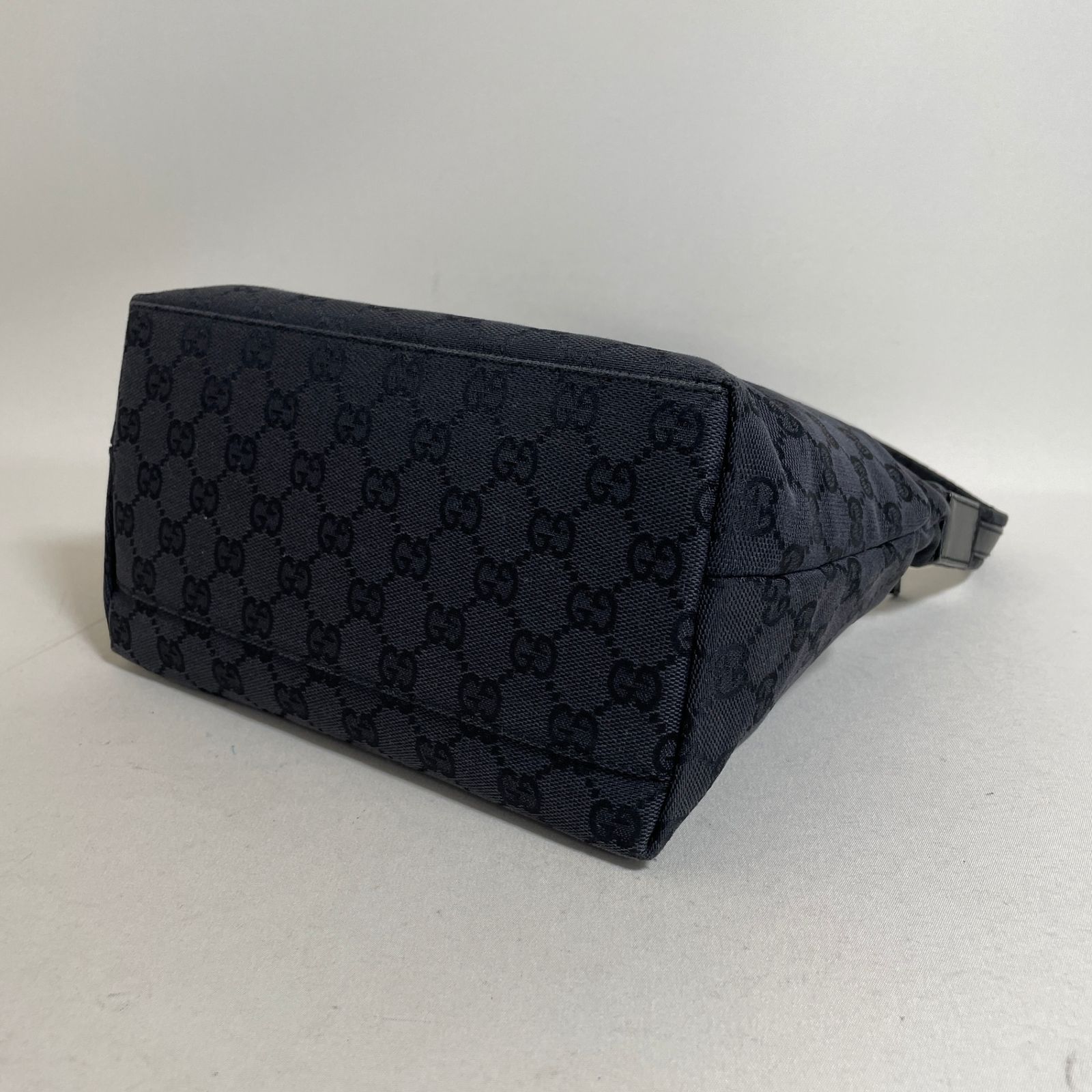 2605-307｜美品｜グッチ GGキャンバス ワンショルダーバッグ ブラック 