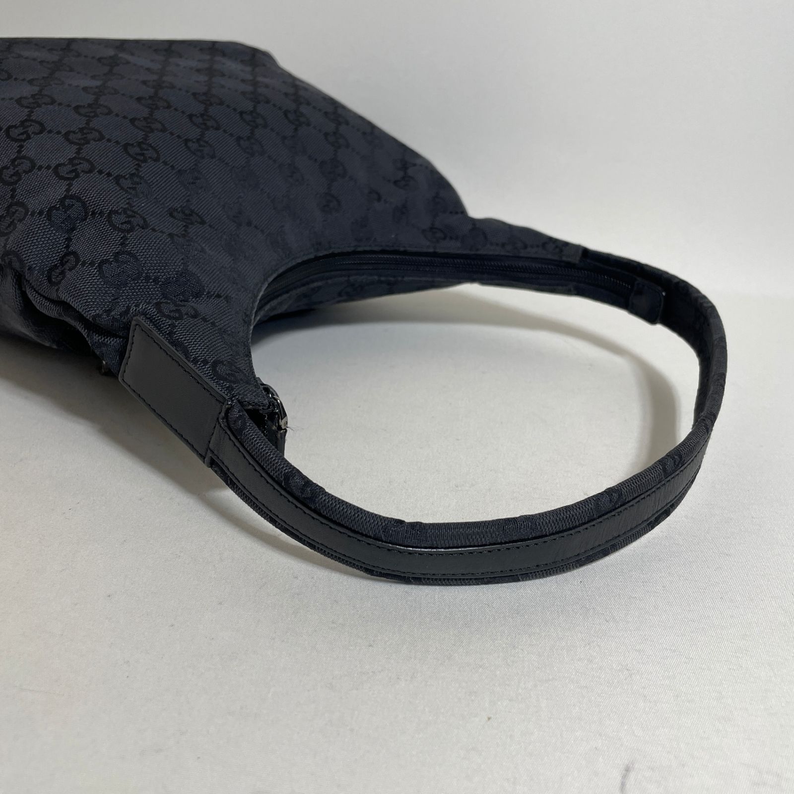 2605-307｜美品｜グッチ GGキャンバス ワンショルダーバッグ ブラック 