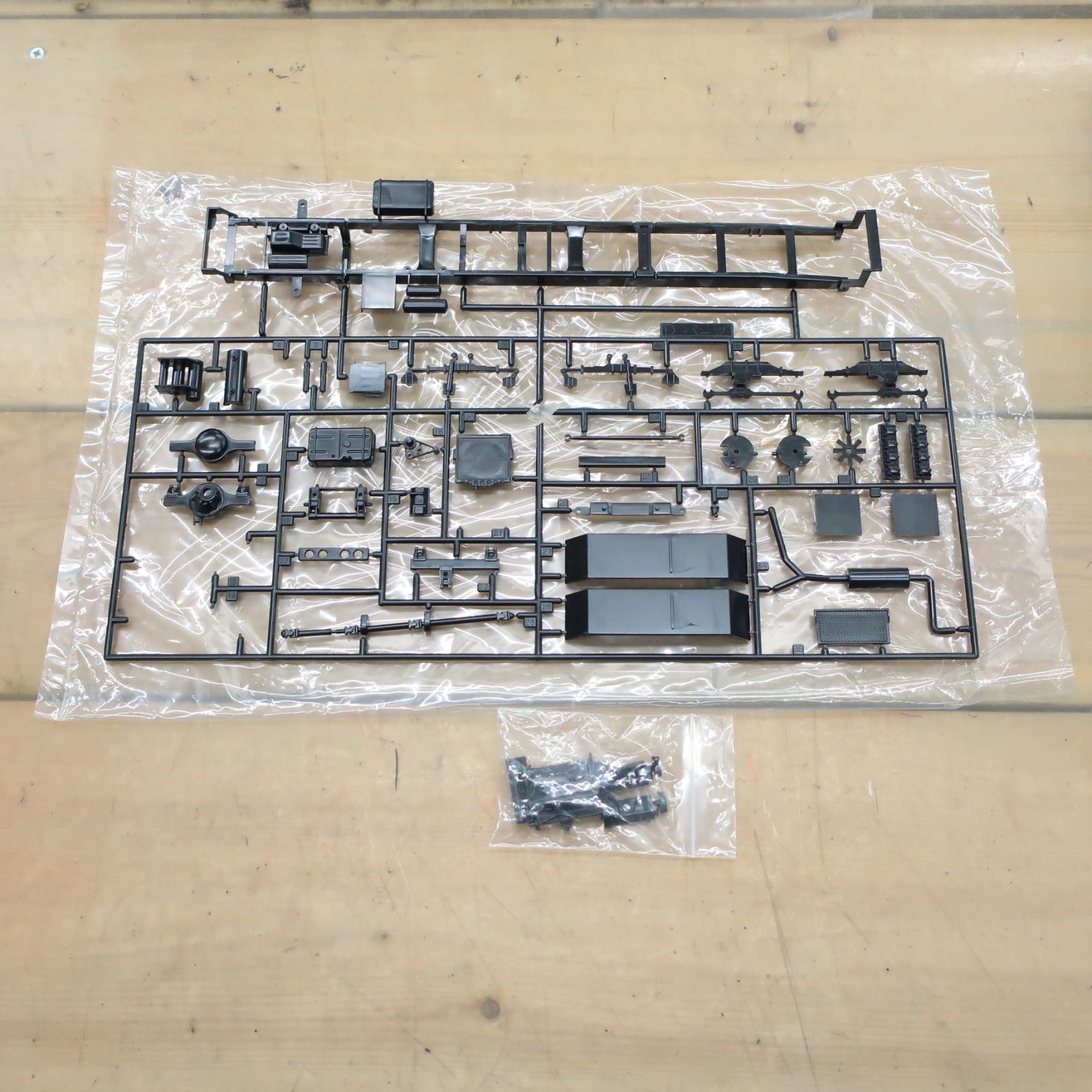 未組立】ISUZU GIGA25 WING CARGO 1/32 いすゞ - メルカリ